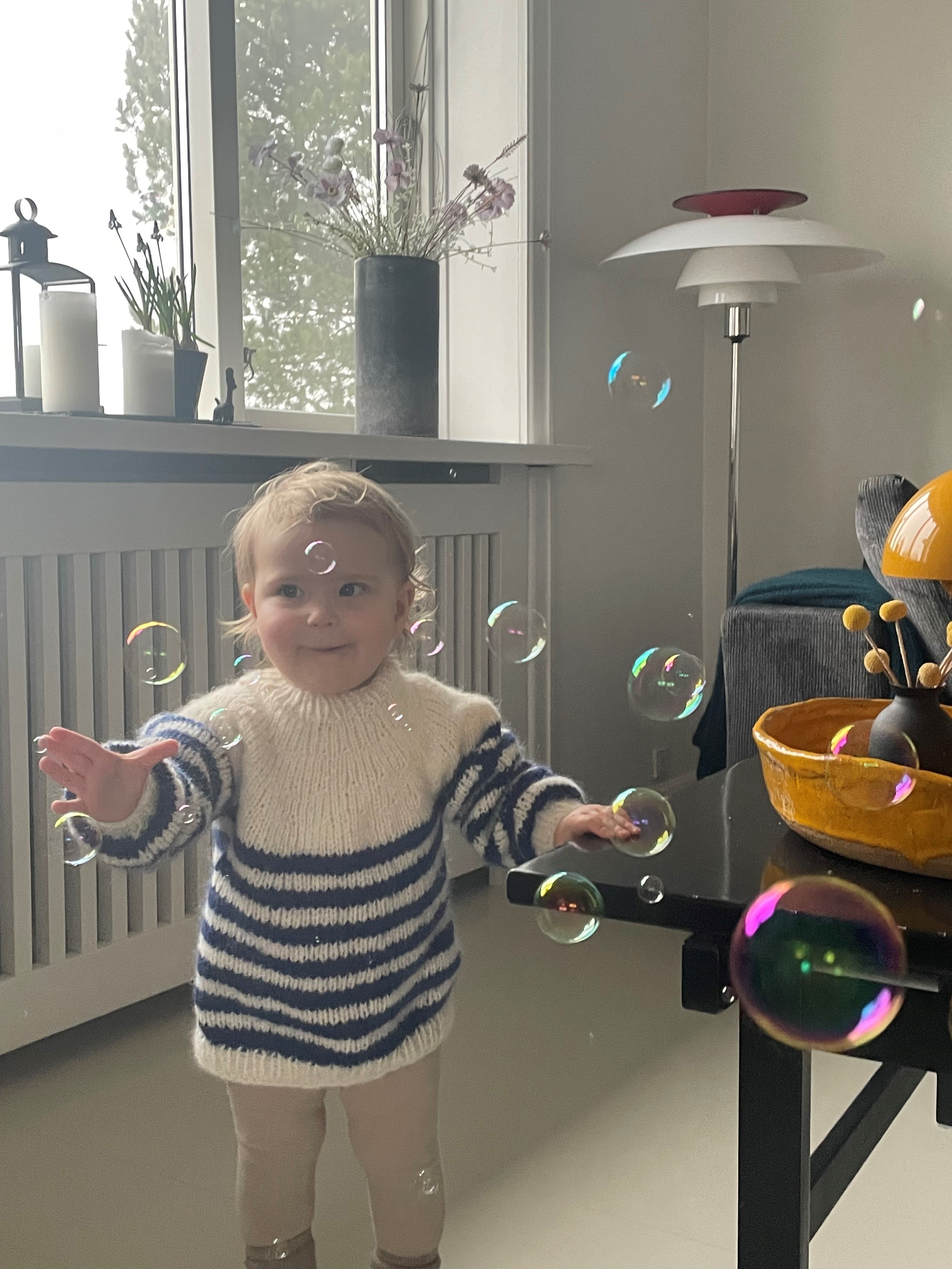 KIT FOR "CHILDREN'S SWEATER OCEAN"